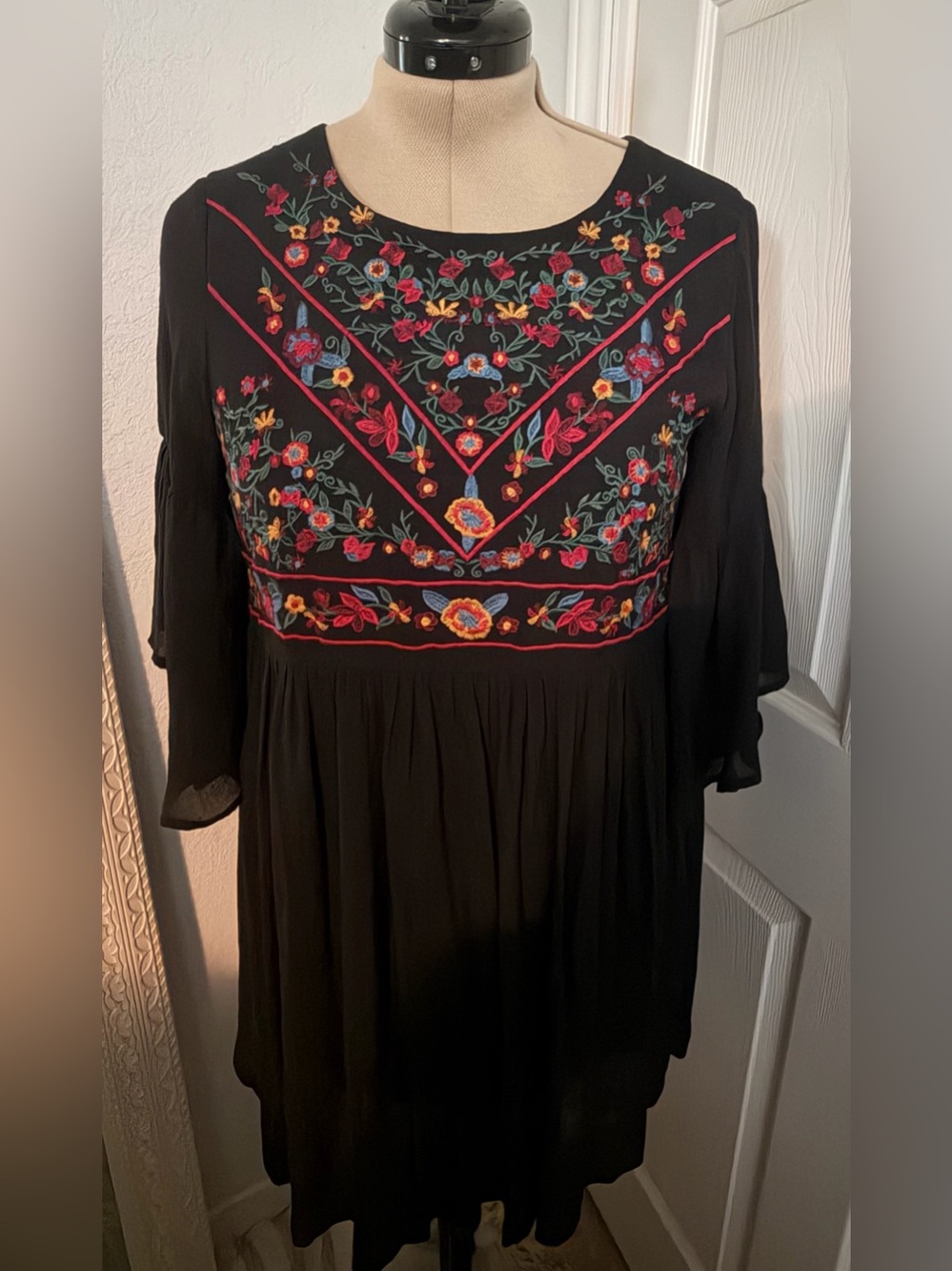 Umgee Black Embroidered Floral Peasant Tunic